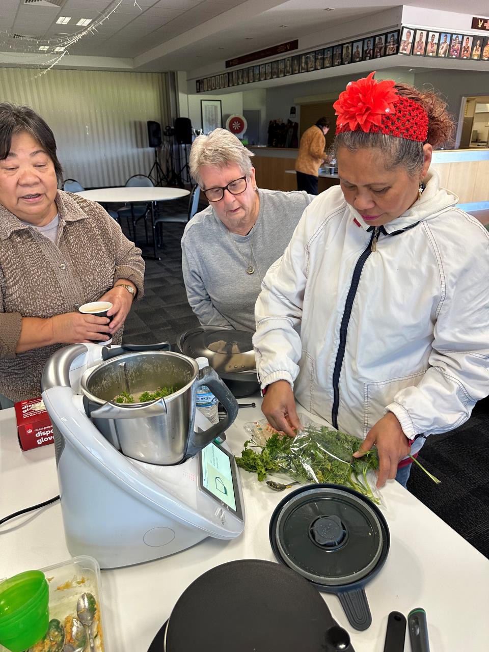 Seniors Enthralled by Thermomix Demonstration